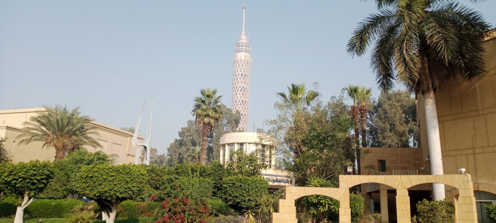 برج القاهرة من حديقة دار الأوبرا المصرية 