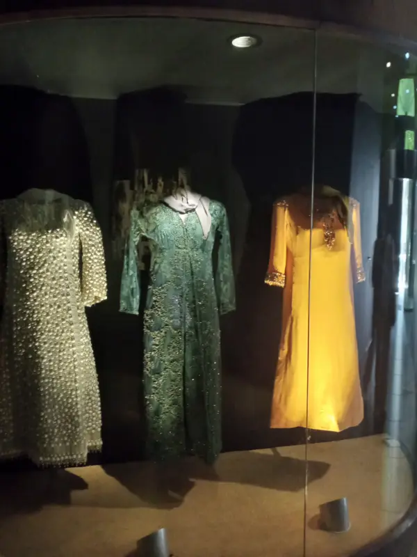 ثلاثة فساتين أصلية من مقتنيات متحف أم كلثوم قصر المانسترلي  