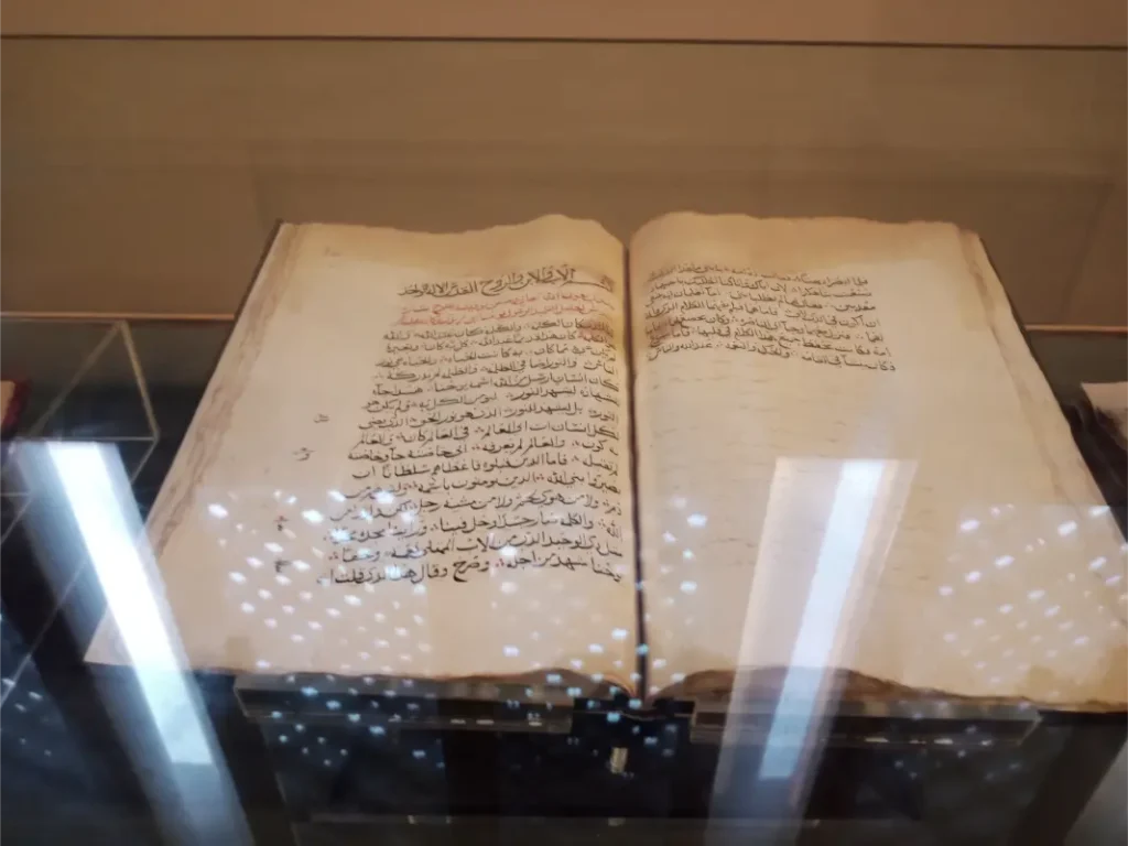 "المتحف القبطي بالقاهرة يحتفظ بمخطوطات أثرية نادرة مكتوبة بالخط العربي، تكشف عن تاريخ العلم والدين والفكر في مصر القديمة."