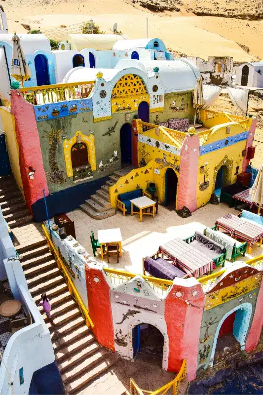 hidden gem egypt كنوز مصر المخفية التي تظهر من خلال المعمار النوبي في البيوت النوبية الجميلة والتي تعد من أهم المعالم السياحية في مصر وأسوان تحديدًا